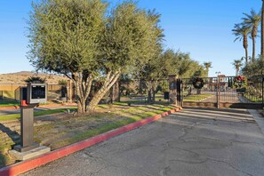 Property grounds - Casita 86177 Sunny Stay for 4! (Coachella)