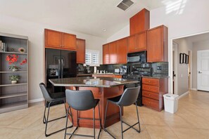 Hus, flere senger, terrasse, hageutsikt (Casita 86177) | Eget kjøkken | Kjøleskap, mikrobølgeovn, ovn og kokeplater