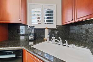 Casa, varias camas, patio, vistas al jardín (Casita 86177) | Cocina privada | Frigorífico, microondas, horno y placa de cocina