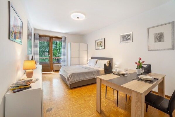 Free WiFi, bed sheets