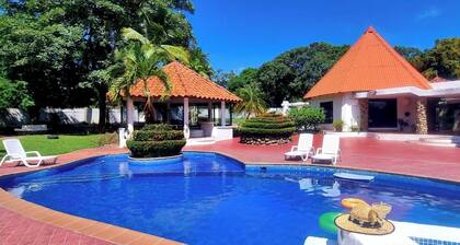 Casa de Campo Mía, steps from the beach!