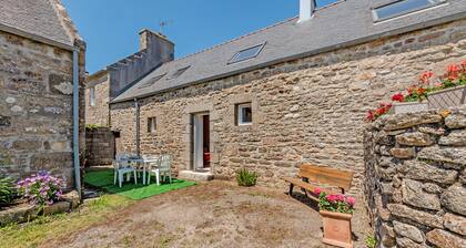 Holiday Home 'Le Gîte Bleu 2' with Private Terrace and Shared Garden