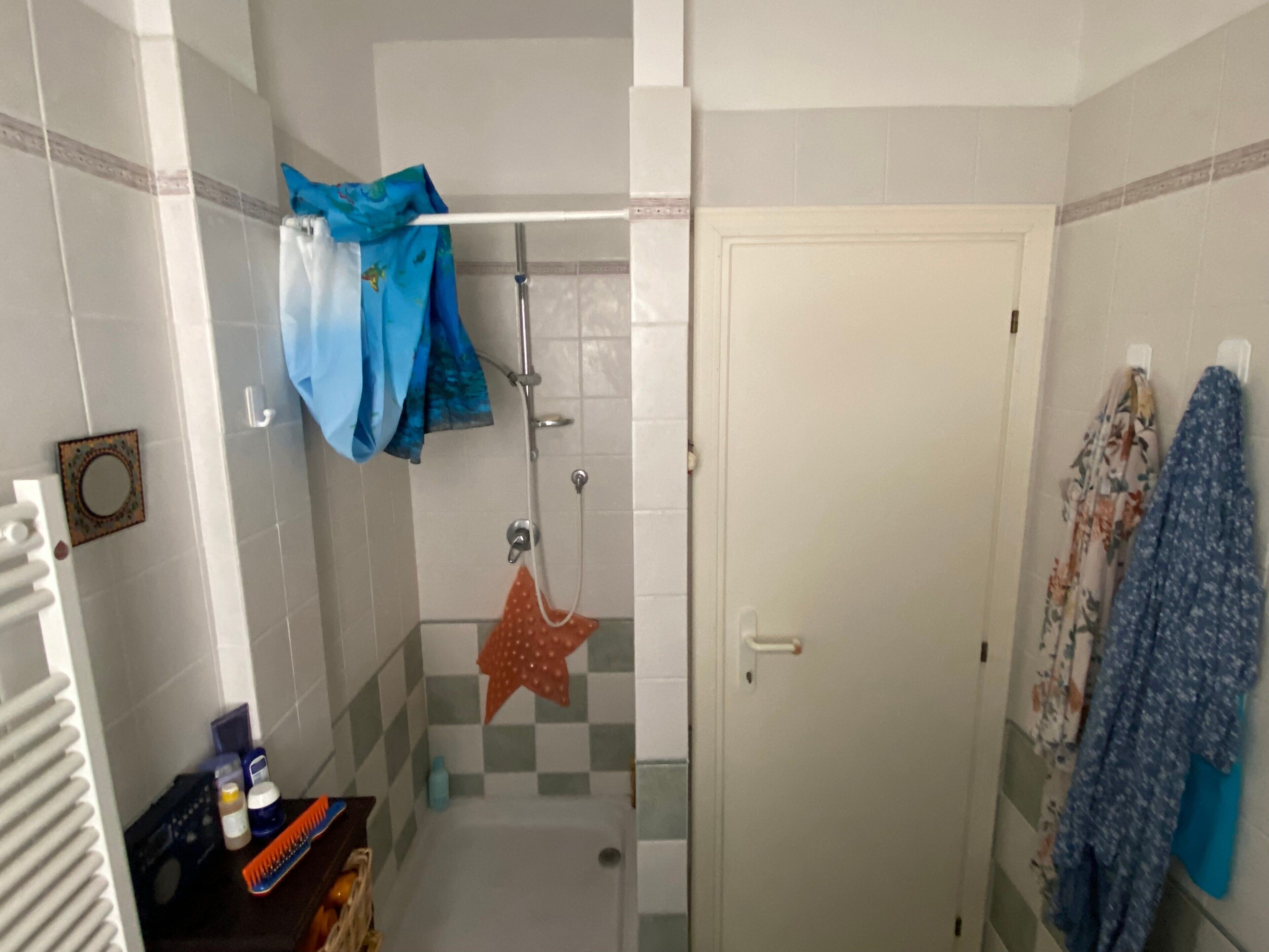 Shower, towels