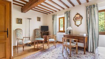 3 chambres, fer et planche à repasser, Wi-Fi gratuit, draps fournis