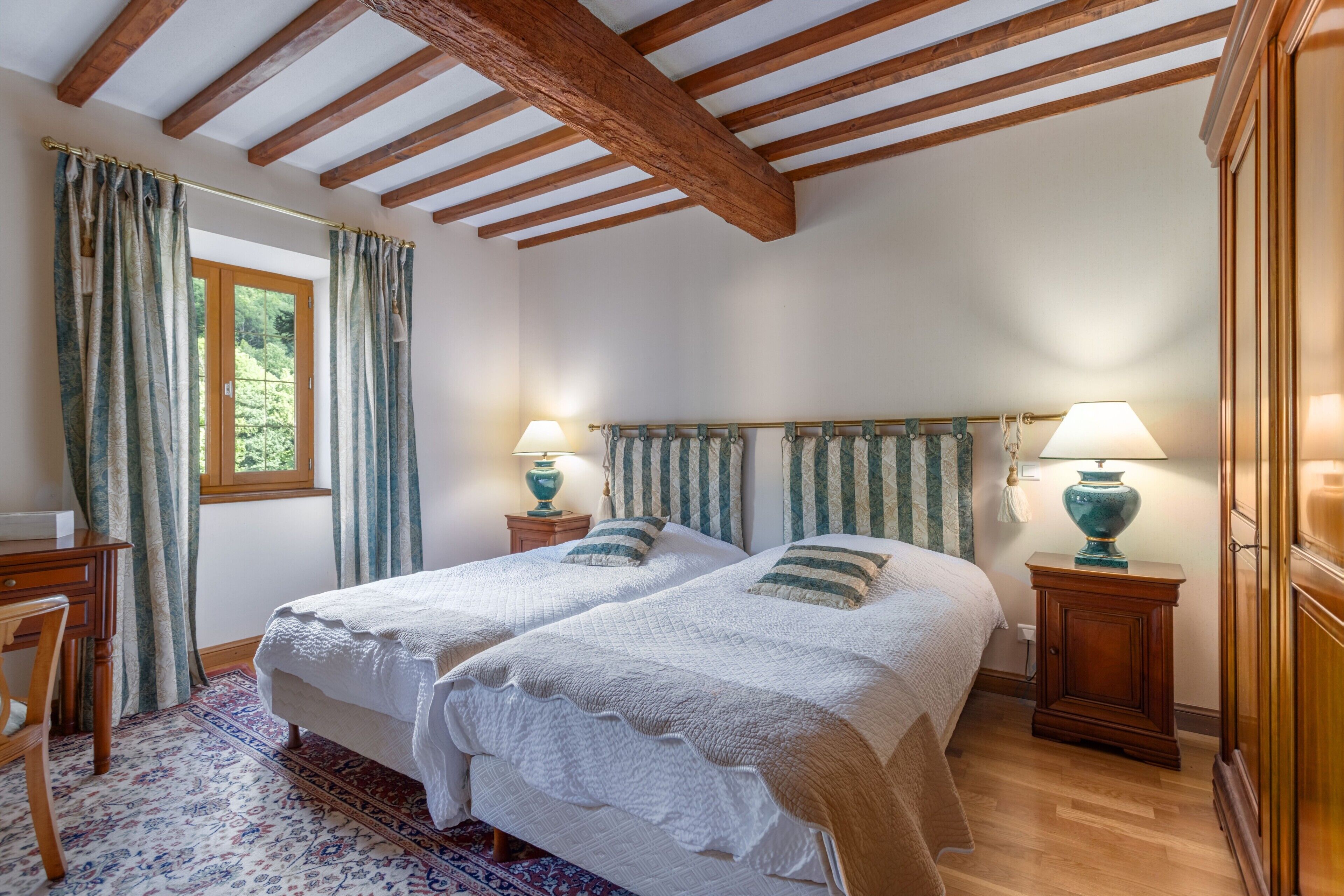 3 chambres, fer et planche à repasser, Wi-Fi gratuit, draps fournis