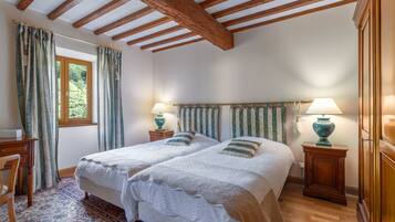 3 chambres, fer et planche à repasser, Wi-Fi gratuit, draps fournis