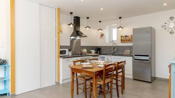 Fridge, microwave, oven, dishwasher