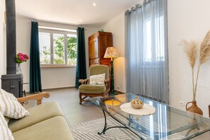 TV, fireplace, stereo - Holiday Home 'Les Deux Tilleuls' with Wi-Fi (Porte-des-Bonnevaux)