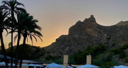 Appartement 'Mirador Del Seg' avec vue sur les montagnes, Wi-Fi et climatisation