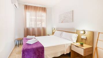 3 slaapkamers, een strijkplank/strijkijzer, gratis wifi, beddengoed