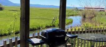 Cozy apartment with amazing Mission Mountain views