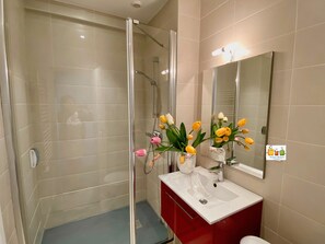 Chuveiro, secador de cabelo