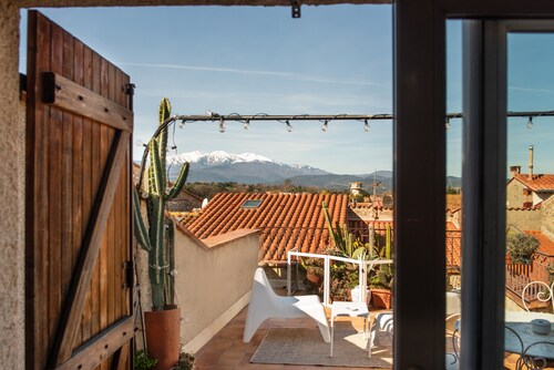 Grand Studio with Panoramic Terrace – Bohemian Chic Loft in 17th-Century Building