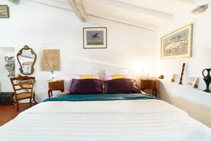 Unclassified image, 4 of 23, button