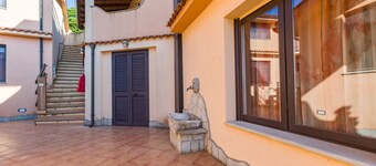 Apartment 'Casa Del Cedro' with Sea View, Private Terrace and Wi-Fi