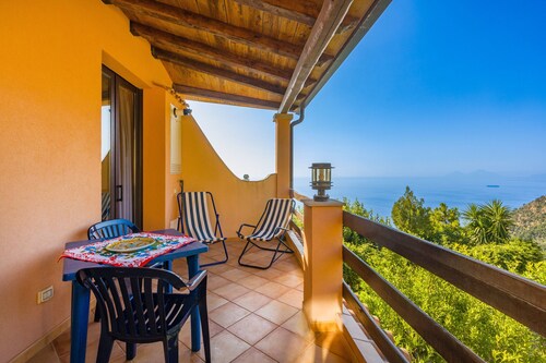 Appartement 'Mandarino' avec vue sur la mer, terrasse privée et Wi-Fi