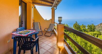 Appartement 'Mandarino' avec vue sur la mer, terrasse privée et Wi-Fi