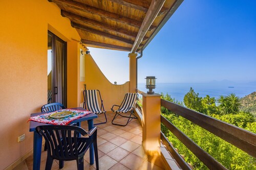Ferienwohnung 'Mandarino' mit Meerblick, Privatterrasse und Wi-Fi