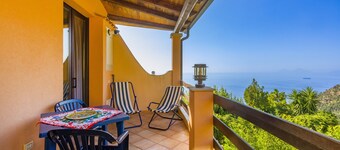 Apartment 'Mandarino' with Sea View, Private Terrace and Wi-Fi