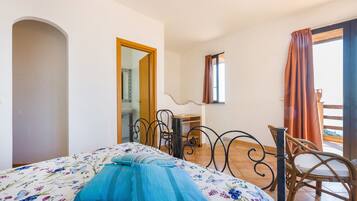 1 bedroom, free WiFi, bed sheets