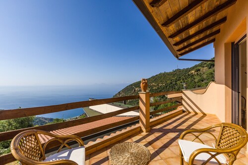 Ferienwohnung 'Mandorlo' mit Meerblick, Privatterrasse und Wi-Fi