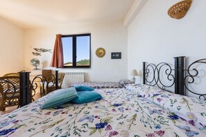 1 quarto, Wi-Fi de cortesia, roupa de cama