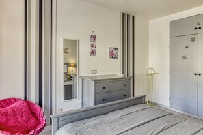 3 bedrooms, free WiFi, bed sheets