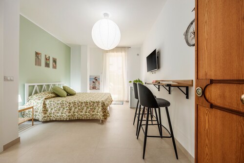 Guest House 'Lovi Room' with Private Terrace, Wi-Fi and Air Conditioning