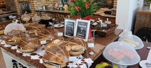 Tägliches inbegriffenes Frühstücksbuffet