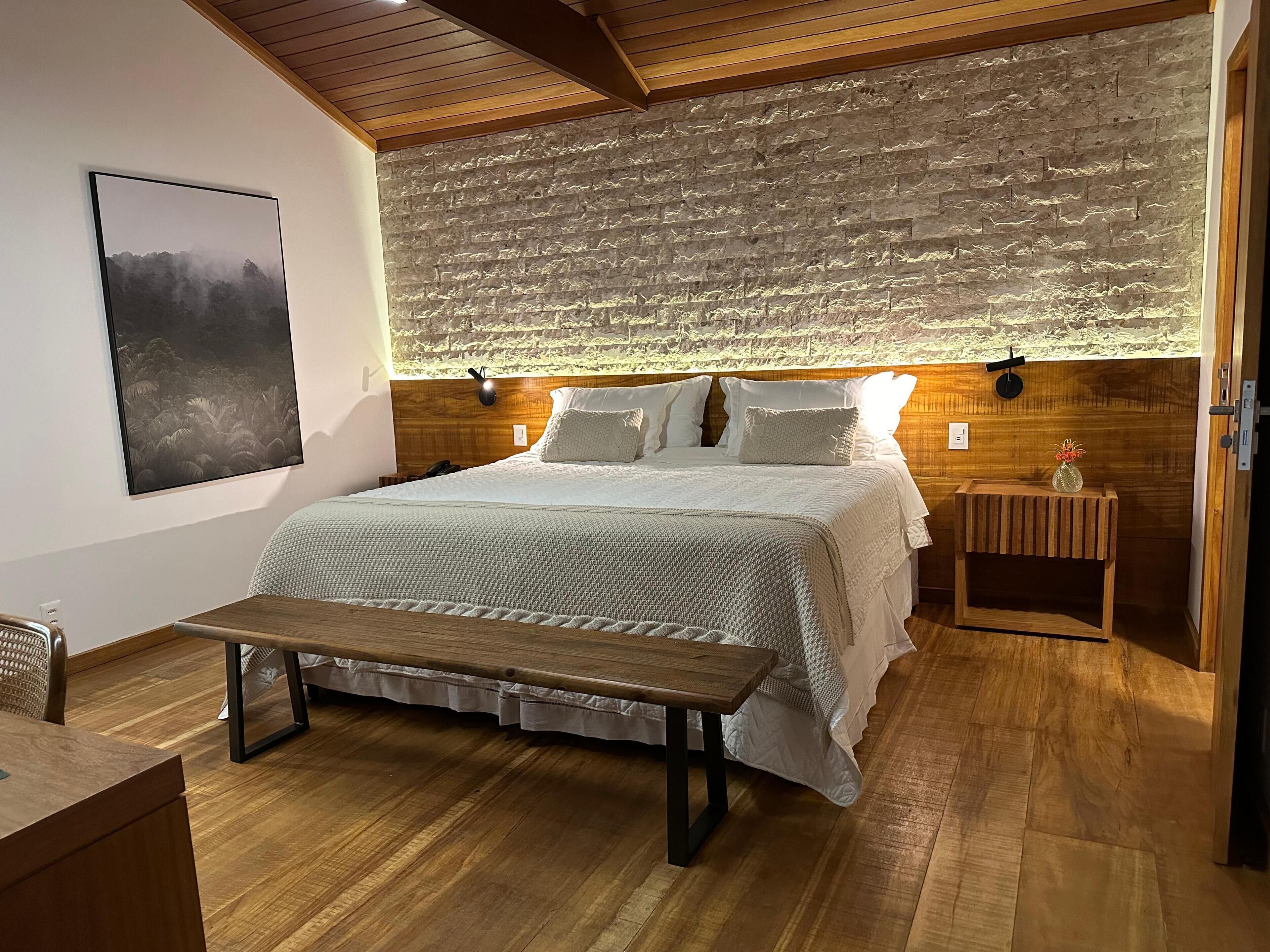 Quarto superluxo, vista para o jardim | Roupas de cama antialérgicas, cortinas blackout, Wi-Fi de cortesia