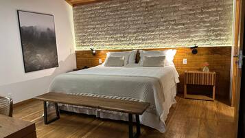 Luxury Room, Garden View | Peralatan tempat tidur hipoalergenik, langsir/tirai gelap terus