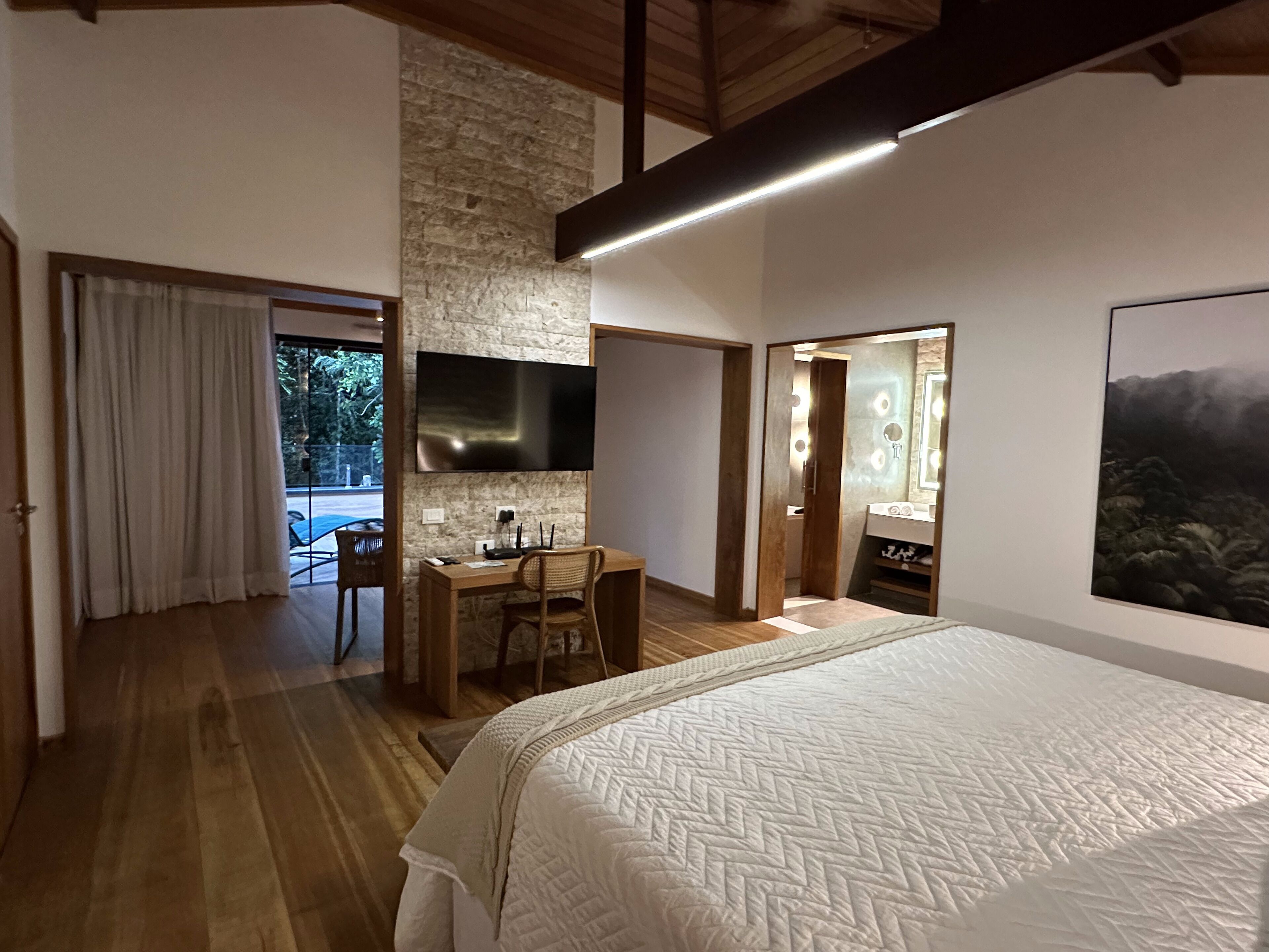 Luxury Room, Garden View | Hypo-allergenic bedding, blackout drapes, free WiFi, bed sheets