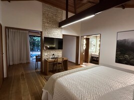 Ropa de cama hipoalergénica, cortinas blackout y wifi gratis