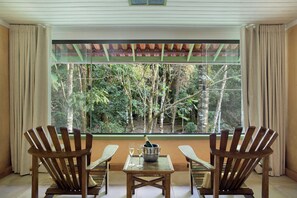 Traditional-Chalet, Terrasse | Blick auf das Wasser