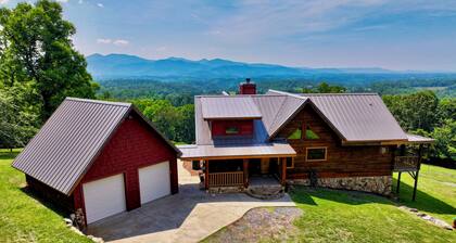 The Den at Bear Roots Tree Farm - 4-bedroom cabin with AC, WiFi in Mars Hill