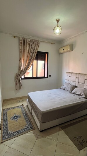 2 bedrooms, iron/ironing board, WiFi