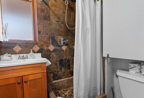 Kabin, patio, pemandangan gunung | Kamar mandi