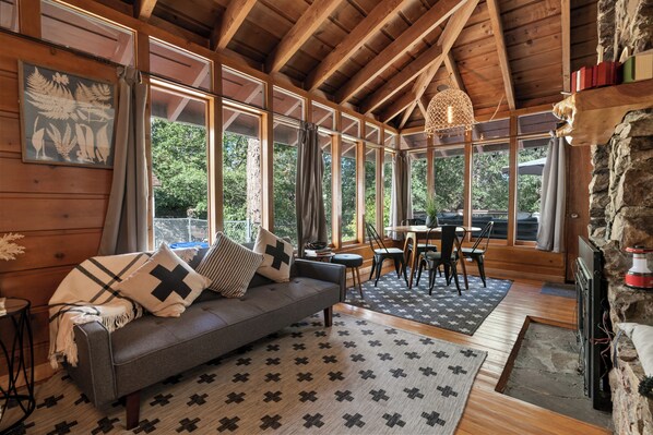 Kabin, patio, pemandangan gunung | Area keluarga | TV dan pemutar DVD