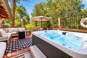 Private spa tub - Clerestory Cottage (Big Bear Lake)