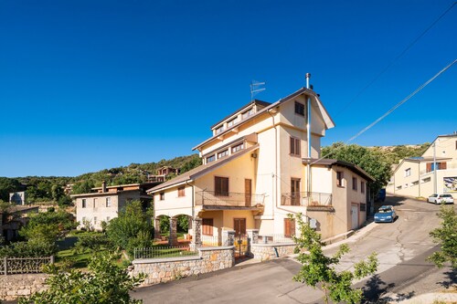 Apartment 'Villanova' with Mountain View and Private Garden