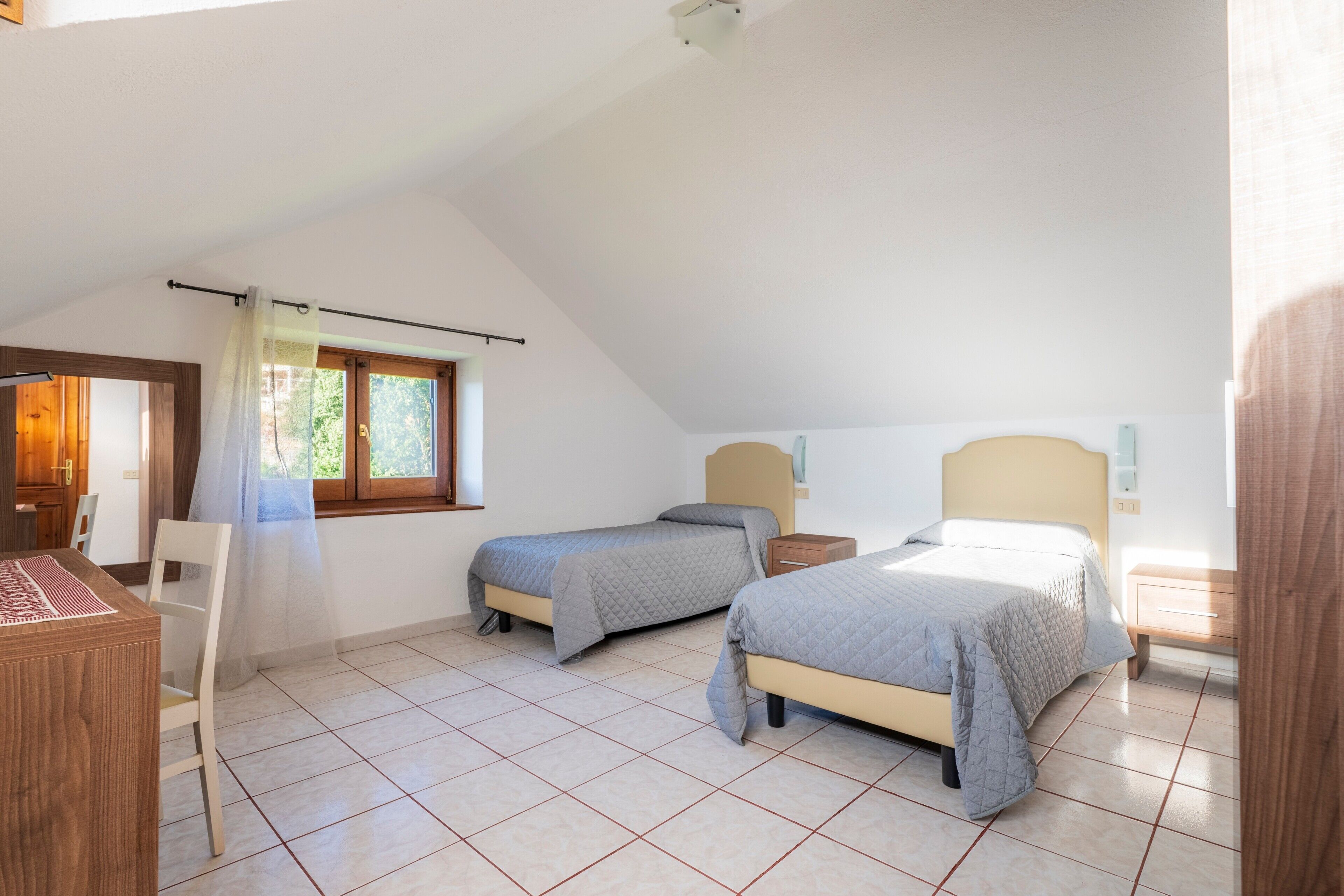 3 bedrooms, iron/ironing board, bed sheets