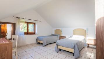 3 bedrooms, iron/ironing board, bed sheets