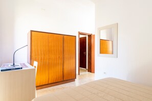 3 chambres, fer et planche à repasser, draps fournis