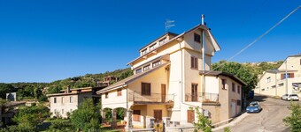 Apartment 'Villanova' with Mountain View and Private Garden