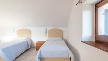 3 bedrooms, iron/ironing board, bed sheets