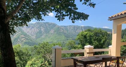 Holiday Home 'La Reguergue' with Mountain View, Private Terrace and Wi-Fi