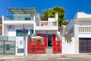 Exterior - Holiday Home 'Emilia' with Sea View, Wi-Fi and Air Conditioning (Marina di Andrano)