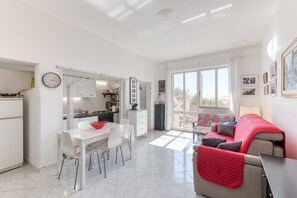 Interior - Holiday Home 'Emilia' with Sea View, Wi-Fi and Air Conditioning (Marina di Andrano)