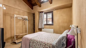 1 chambre, fer et planche Ă repasser, Wi-Fi gratuit, draps fournis