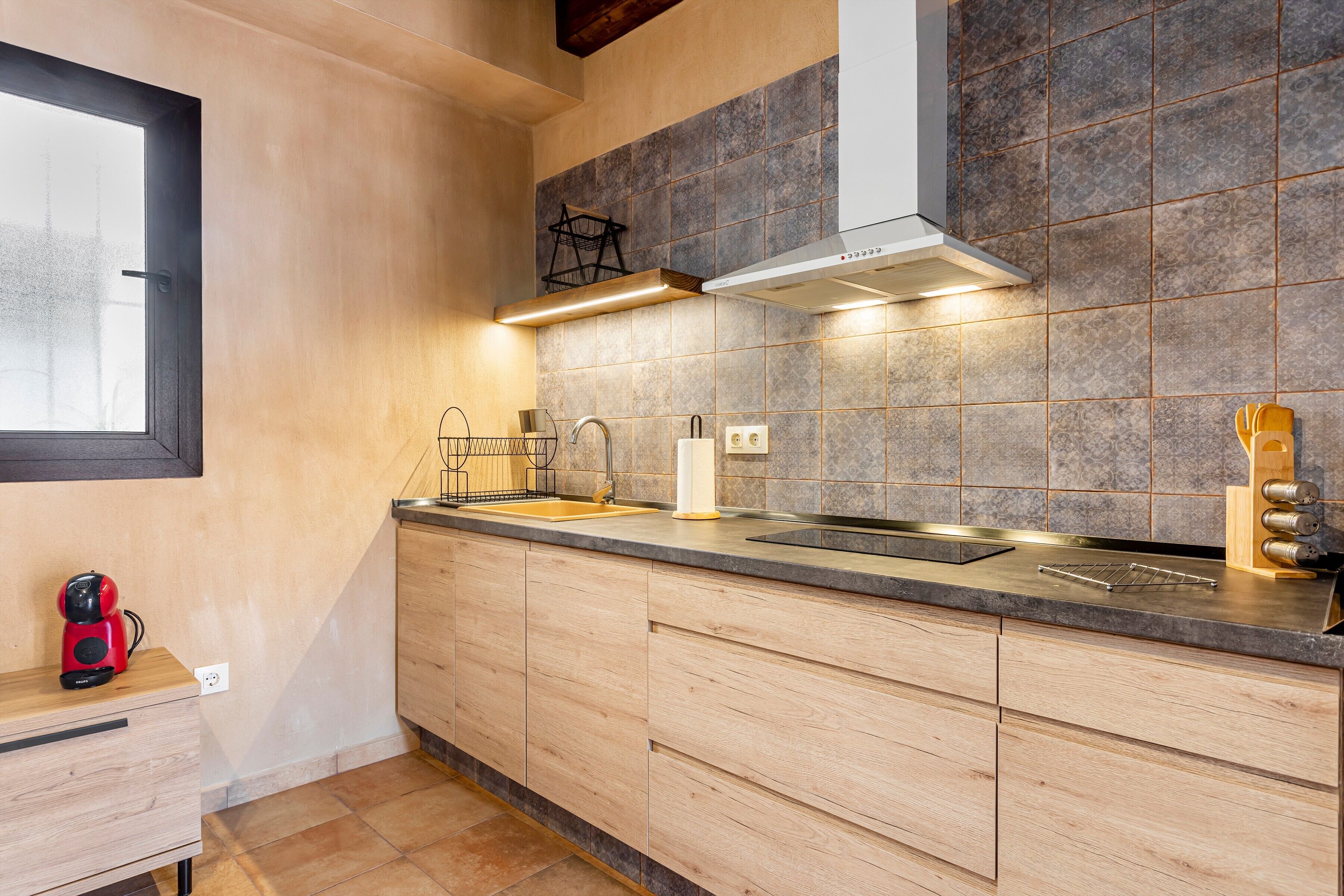 Frigorifero, forno, piano cottura, lavastoviglie